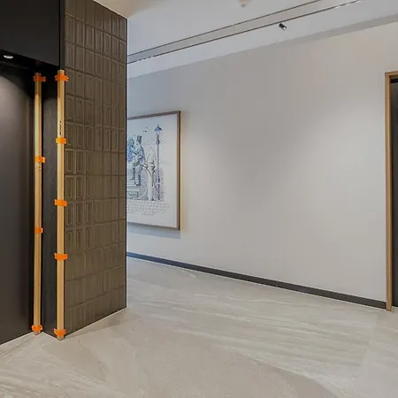 Apartment Elegant With Balcony And Air Conditioning In By Renters